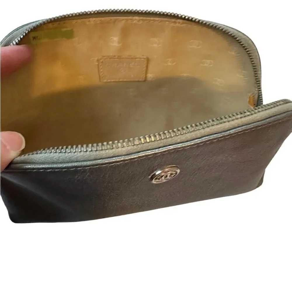 Chanel leather silver pouch - Picture 13 of 16